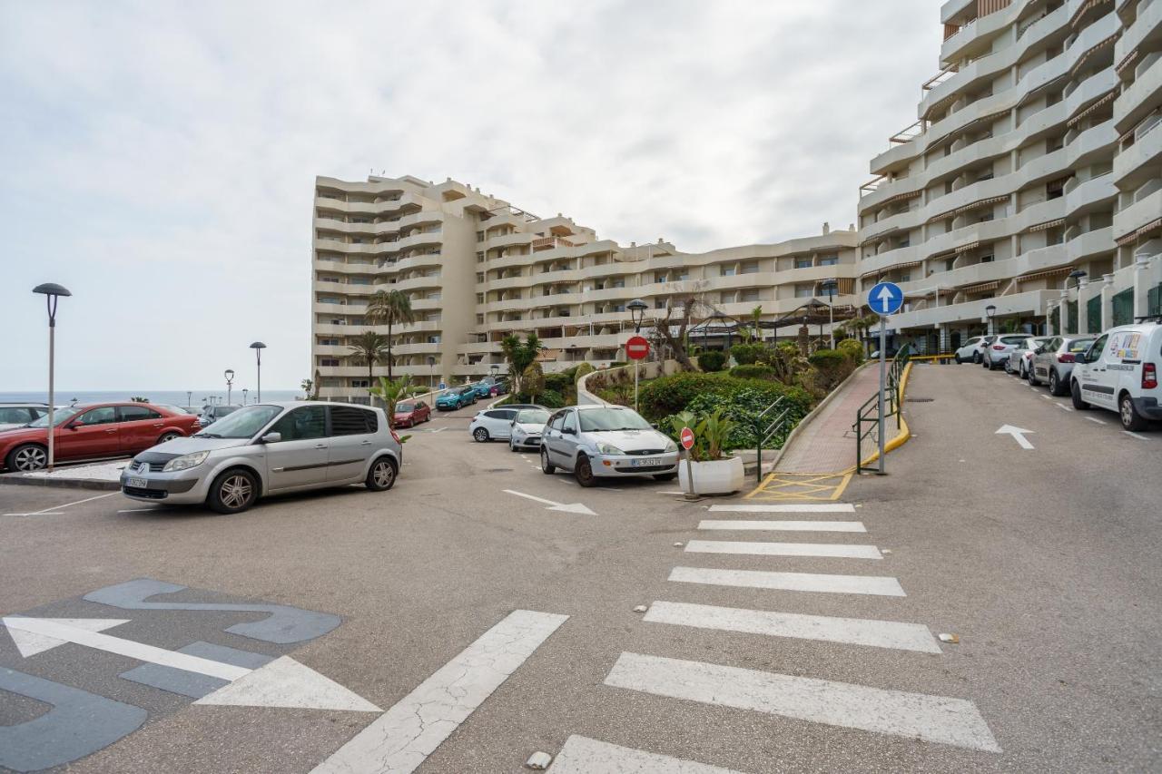 Seaview Beachfront Studio With Aqua Park & Balcony Benalmádena Værelse billede