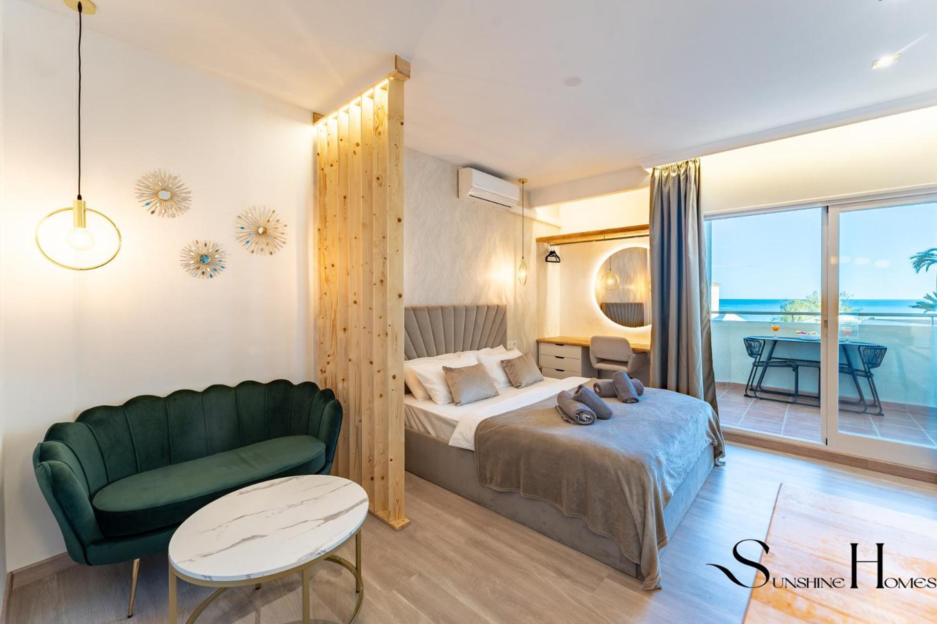 Seaview Beachfront Studio With Aqua Park & Balcony Benalmádena Eksteriør billede